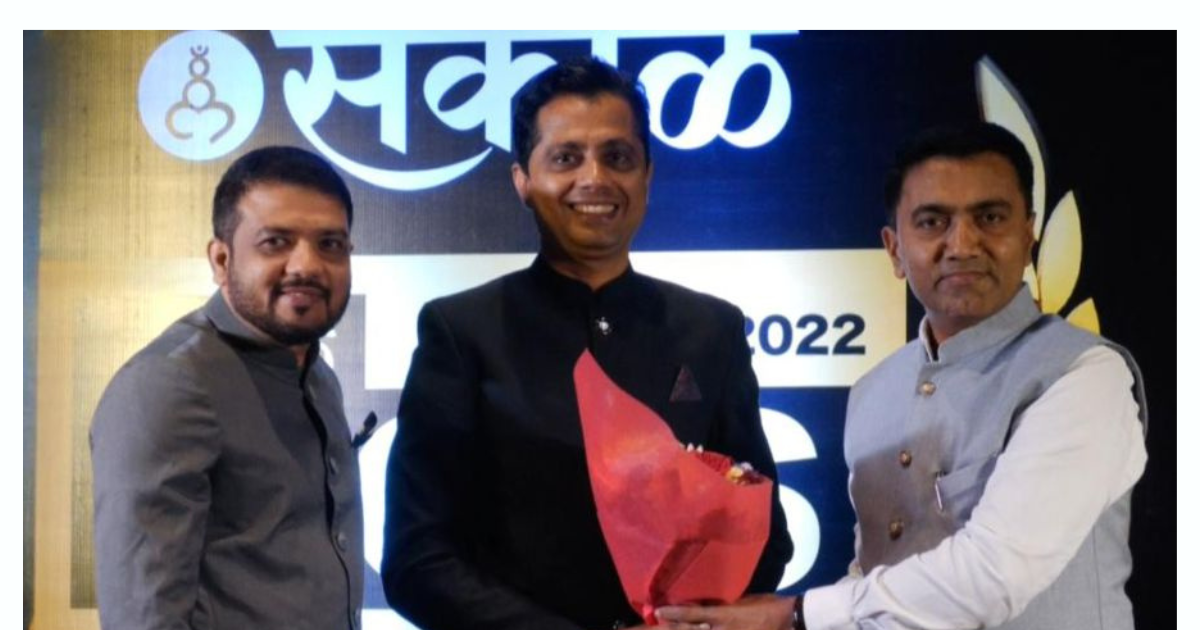Goa CM Pramod Sawant honors Times Applaud DirectorsTaushif Patel& Sunil Pandey at Sakal Idols of Maharashtra awards